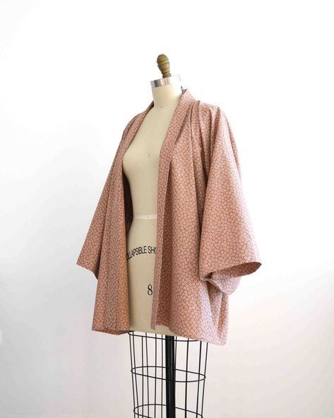 Outer Hijab, Kimono Outer, Gender Neutral Clothing, Pink Graduation, House Lounge, Neutral Clothing, Japanese Traditional Clothing, Haori Jacket, Oc Outfits