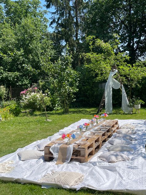 #aesthetic #party #birthday #inspiration #instagram #garden #photography #art Party At A Park, Aesthetic Birthday Party, Garden Birthday Party, Aesthetic Party, Aesthetic Birthday, Birthday Inspiration, Picnic Decorations, Garden Party Birthday, Garden Birthday