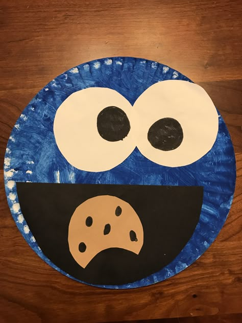 Cookie Monster Blue Week Preschool Activities, Blue Crafts Preschool Art Projects, Cookie Monster Paper Plate Craft, Cookie Monster Arts And Crafts, Fun Friday Crafts Preschool, Blue Crafts For Preschoolers, Blue Craft For Preschoolers, Oreo Crafts For Preschool, Monster Week Preschool