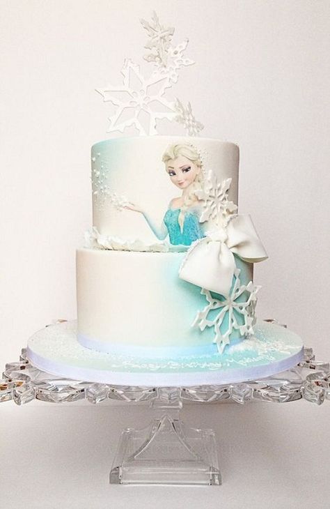 White Snowflakes with Elsa Frozen Birthday Cake Frozen Birthday Cake Ideas, Torte Frozen, Elsa Torte, Elsa Birthday Cake, My Happy Birthday, Frozen Birthday Party Cake, Pastel Frozen, Disney Frozen Cake, 4de Verjaardag