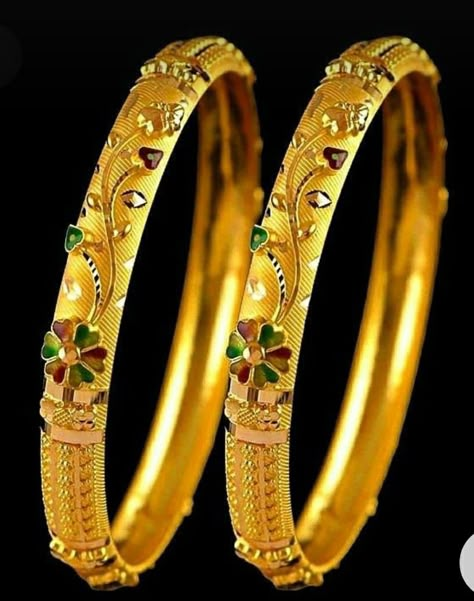 Bangle Models, Bangle Collection, 22k Gold Bangles, Unique Gold Jewelry Designs, Gold Bangles For Women, Kerala Saree, New Gold Jewellery Designs, Gold Earrings Models, Gold Bangle Set