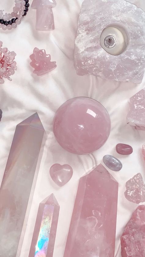 Quartzo Rosa Aesthetic, Rose Quarts Crystal Aesthetic, Pink Quartz Aesthetic, Rose Quartz Aesthetic Wallpaper, Rosequartz Aesthetic, Pink Crystal Aesthetic, Aesthetic Rose Quartz, Rose Quartz Aesthetic, Quartz Aesthetic