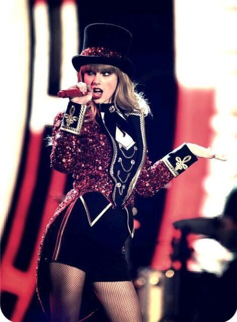 #1YearOfWANEGBT Ring Leader Costume, Concert Taylor Swift, Taylor Swift Halloween Costume, Karneval Diy, Ringmaster Costume, Taylor Swift Costume, Circus Outfits, Red Era, Taylor Swift Party