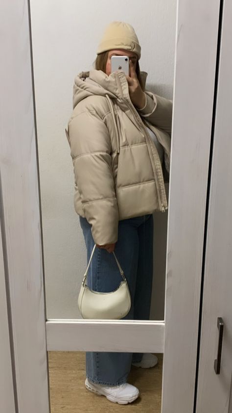 Outfits With Beige Jacket, Beige Winter Jacket Outfit, Beige Jacket Outfit, Beige Outfit, Beige Jacket, Jacket Outfits, Winter Coat, Winter Fashion, Winter Jackets