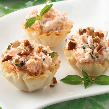 Mini Smoked Salmon Cheese Cups Chicken Phyllo, Hanukah Appetizers, Salmon Smoked, Cheese Cups, Salmon Spread, Pecan Chicken Salads, Cupcake Cups, Phyllo Cups, Cranberry Chicken