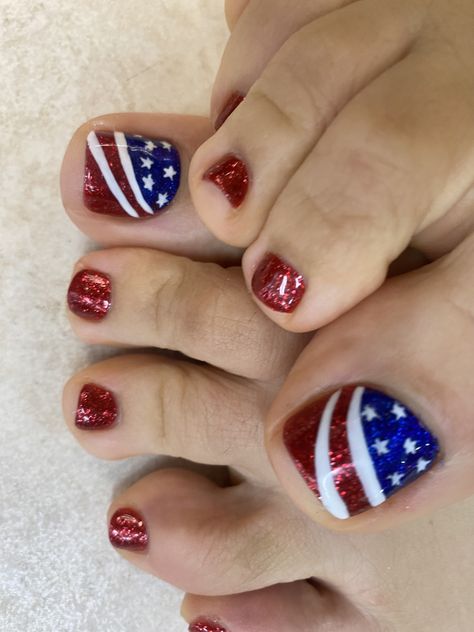 Red White Blue Pedicure Ideas, Fourth Of July Pedicure Designs, July 4th Toes Designs, 4th Of July Manicure And Pedicure, 4th July Toe Nails Design, Red White And Blue Pedicure Ideas, Independence Day Pedicure, 4th Of July Nail Designs Pedicure, Fourth Of July Toenails Designs