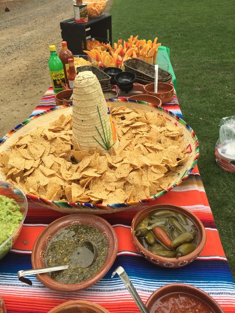 Mexican Team Party Ideas, Mexican Style Party Decorations, Mexican Theme Party Food, Mexican Independence Day Party, Mexican Dessert Table, Mexican Dinner Party, Fiesta Night, Mexican Party Food, Mexico Party