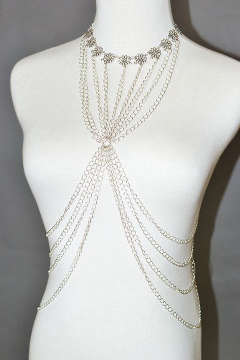 final look of the handmade flower and chain body jewelry Diy Body Chain, Body Jewelry Diy, Beading Necklace, Chain Body Jewelry, Beading Design, Ankle Bracelets Diy, Hammered Silver Jewelry, Beading Crafts, Body Chains