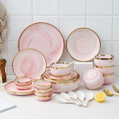 Have a good time with your families and friends and enjoy good food with these distinct 18-piece dinnerware sets. Gold rim design and delicate marble pattern are a great combination for adding exquisite modern appeal to your tablescape. It includes dinner plates, bowls, spoons, and so on. Crafted from premium ceramic, it allows a timeless look and beauty.Tips: Due to the handmade proceed of ceramic, there may be slight color differences between the picture and the actual product. Please refer to Motif Marmer, Dinnerware Set Modern, Crockery Design, Luxury Plates, Modern Dinnerware, Plates And Bowls Set, Ceramic Dinnerware Set, Luxury Dinnerware, Gold Kitchen