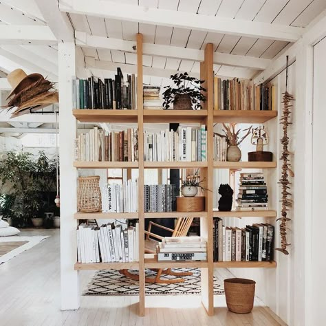 Surf Shack, Book Shelves, Room Dividers, Design Del Prodotto, Style At Home, Scandinavian Home, Book Shelf, White Wall, Cheap Home Decor