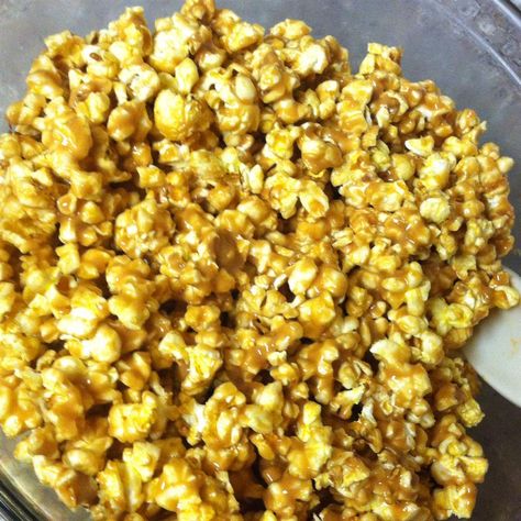 Protein Popcorn Protein Popcorn, Flavored Popcorn Recipes, Kettle Corn Recipe, Homemade Chili Seasoning, Gluten Free Popcorn, Salty Popcorn, Sweet Popcorn, Popcorn Recipe, Peanut Butter Honey