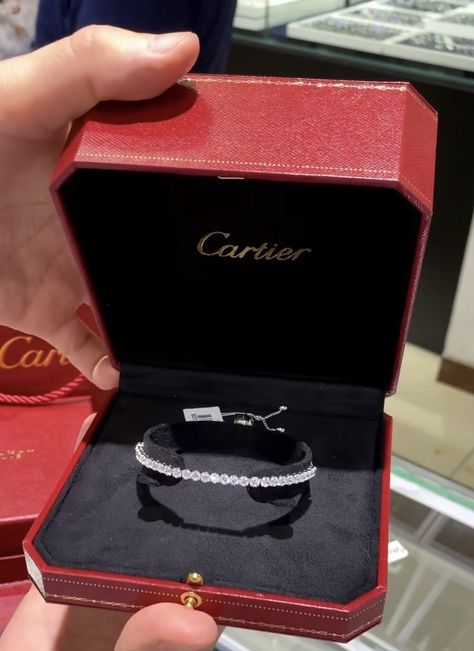 خواتم خطوبة, قلادات متدلية, Bracelet Cartier, Pretty Jewelry Necklaces, Dream List, Expensive Jewelry Luxury, Luxe Jewelry, Jewelry Accessories Ideas, Dope Jewelry