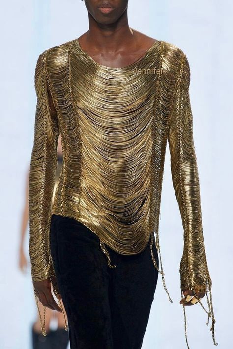 New Years Eve Looks, Afro Punk Fashion, Gala Themes, Barcelona Fashion, Best Mens Fashion, Futuristic Fashion, Mood Board Fashion, Fashion Weeks, Gold Fashion