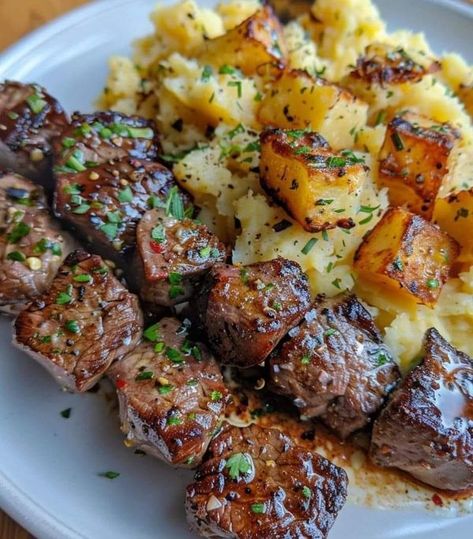 grandma’s Cooking recipes🍗🥩 | GARLIC BUTTER STEAK BITES AND CHEESY SMASHED POTATOES 🥩🧀 | Facebook Super Food Recipes, Soup Recipes Simple, Easy Garlic Butter, Garlic Butter Steak Bites, Butter Steak Bites, Best Freeze Dried Food, Steak And Potatoes, Butter Steak, I Want Food