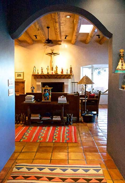 Interiors - Hays Builders in Santa Fe, New Mexico Santa Fe New Mexico Homes, Santa Fe Style Homes Interiors, Santa Fe Aesthetic, Adobe House Interior, Santa Fe Living Room, Adobe Kitchen, Santa Fe Interior Design, Santa Fe Style Decor, Santa Fe Interiors