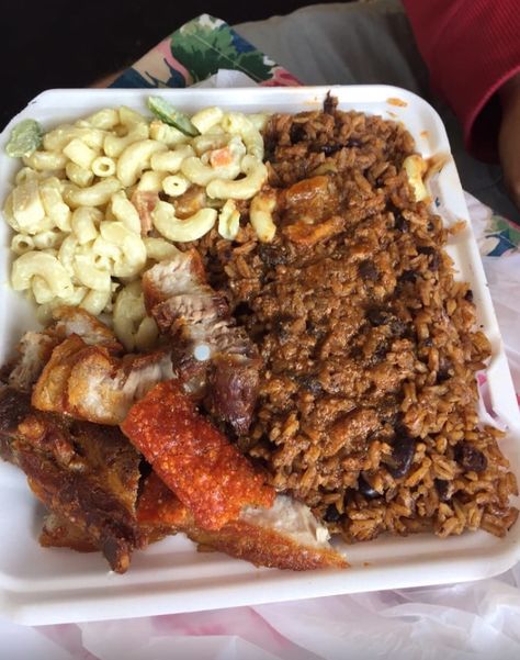 Dominican food Dominican Breakfast, Dr Food, Food Near Me, Dominican Food, Food Table, Dinner Is Served, Types Of Food, Delicious Food, Mouth Watering