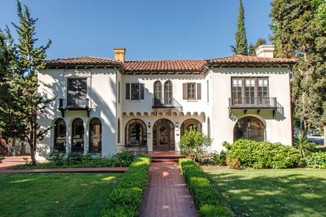 Spanish Revival Architecture, Spanish Homes, Boho Glam Home, Mediterranean Homes Exterior, Spanish Colonial Homes, Hacienda Homes, Spanish Revival Home, Mediterranean Revival, Hacienda Style Homes