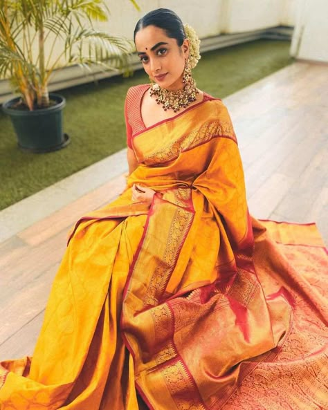 Namitha Pramod in a yellow pattu saree by silky Calicut 1 Yellow Pattu Saree, Red Pattu Saree, Pattu Sarees Wedding, Mustard Yellow Wedding, Namitha Pramod, Reception Outfit, Banarsi Saree, Yellow Saree, Modest Dresses Casual