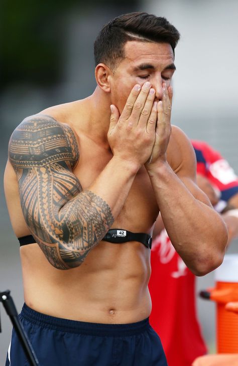 Sonny Bill Williams.  Heavy weight Boxer  and star of New Zealand Rugby Sonny Bill Williams, Hot Rugby Players, Sydney Roosters, New Zealand Rugby, Rugby Sport, Queenstown New Zealand, Rugby Men, Rugby Players, New Guinea