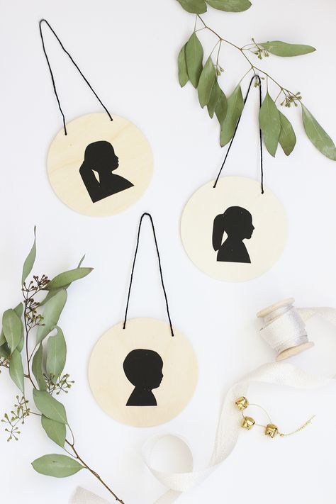 Homemade Christmas Ornament, Silhouette Christmas Ornaments, The Sweet Escape, Diy Silhouette, Silhouette Ornaments, Diy Christmas Ornaments Easy, Homemade Ornaments, Disney Ornaments, Silhouette Christmas