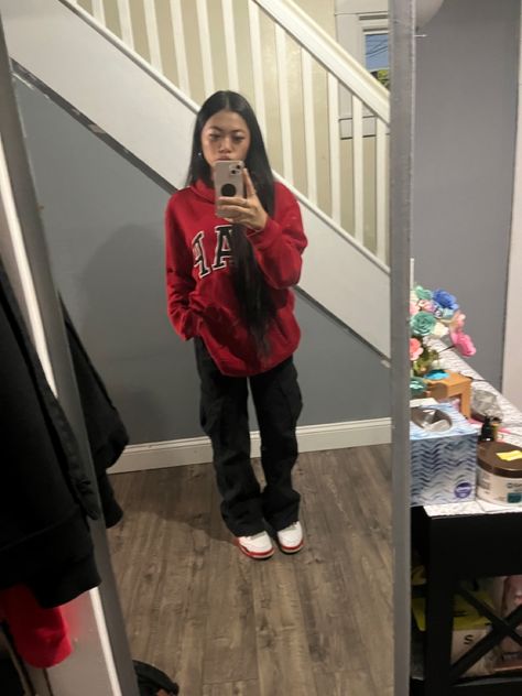 Outfits With Gap Zip Up, Red Gap Hoodie Outfit, Gap Hoodie Outfit, Red Hoodie Outfit, Fit For School, Gap Outfits, Latina Outfits, Gap Hoodie, Latina Fashion Outfits