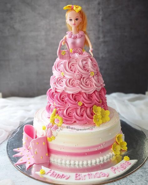 Barbie Two Tier Cake, Doll Cake Design Birthday Parties, Cake Designs Barbie, Barbie Cake Designs, Doll Cake Designs, Barbie Doll Cake, Birthday Wishes For Lover, Shaped Cakes, Tiered Cake Design