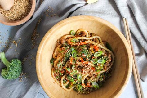 Udon Noodles with Ground Beef - Cook Homey Beef Udon Noodles, Noodles With Ground Beef, Beef Udon Stir Fry, Beef Udon, Recipe Ground Beef, Noodle Bowls Recipes, Udon Recipe, Minced Meat Recipe, Bulgogi Beef