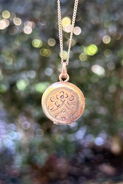 Antique Victorian locket with floral motif engraving pattern with delicate gold filled chain necklace. Victorian Locket, Round Locket, Vintage Lockets, Watch Chain, Gold Filled Chain, Antique Victorian, Floral Motif, Locket, Gold Filled