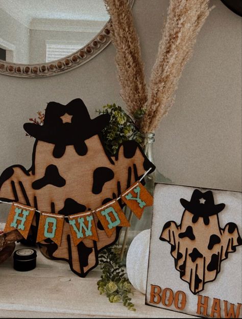 Fall Decor Western, Cow Halloween Decor, Cowboy Halloween Decorations, Western Halloween Decorations, Halloween Western Theme, Western Halloween Aesthetic, Western Thanksgiving Decor, Cowboy Halloween Decor, Fall Western Decor