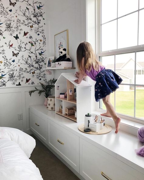 Would you believe me if I told you we made this bench out of @ikeausa Sektion kitchen cabinets. We used upper cabinet frames with drawers… Banquette Ikea, Nordli Ikea, Ikea Window Seat, Ikea Bench, Ikea Sektion Cabinets, Trofast Ikea, Diy Bench Seat, Built In Bench Seating, Ikea Playroom