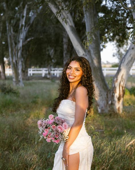 more of these grad photos! 🥳 @alexia.castaneda #graduation #gradphotos #seniorpictures Pictures With Flowers Ideas, Curly Hair Senior Pictures, Flower Field Graduation Photos, Hs Graduation Pictures, Spring Graduation Pictures, Mexican Senior Pictures, Dress For Senior Pictures, Senior Picture Ideas Black Women, Cute Homecoming Pictures