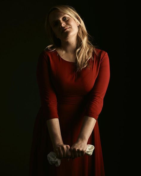 Elisabeth Moss on Instagram: “Check out my takeover on @handmaidsonhulu only 3 more days. Let the resistance begin 🔥” June Osborne, Handmaid's Tale Tv, The Handmaid's Tale Book, A Handmaids Tale, Handmade Tale, Handmaids Tale, Elizabeth Moss, Joseph Fiennes, The Handmaid's Tale