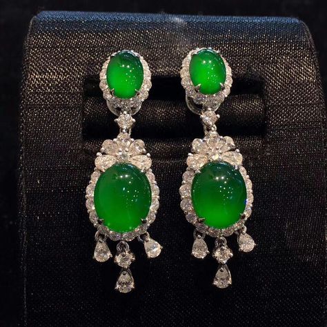 Jade / jadeite earrings with diamonds Jade Fashion, Nephrite Jade, Jade Earrings, Jade Carving, Jade Jewelry, Green Grass, Pretty Jewellery, Indian Jewelry, Cat Art