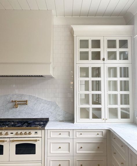 Kitchen Hood Design, Country Colonial, Marble Backsplash Kitchen, Pantry Remodel, Marble Backsplash, Kitchen Ceiling, Kitchen Hoods, Pantry Design, Kitchen Diner