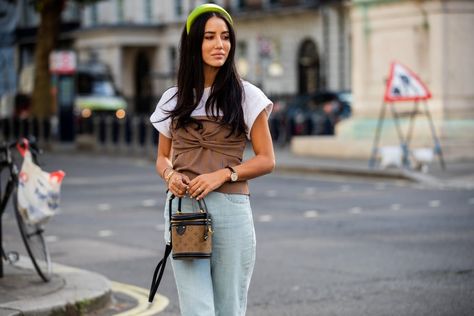 Top Over Shirt Outfit, Over Shirt Outfit, Top Over Shirt, Long Tube Top, Sporty Chic Outfits, Tube Top Outfits, Top Bustier, Over Shirt, Tube Tops