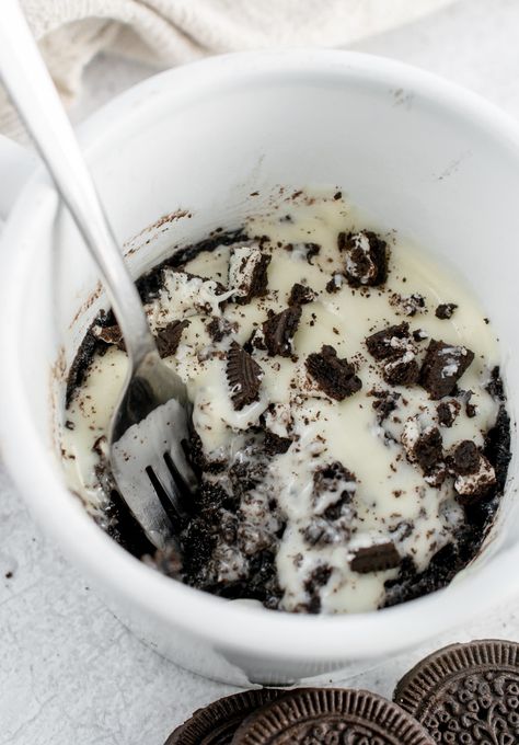 Oreo Cookie Mug Cake, Cookie Mug Cake Recipe, Easy Oreo Mug Cake, Cookie Mug Cake, Oreo Mug Cake, Oreo Mug, Cookie Mug, Gluten Free Oreos, Vegetarian Cookies