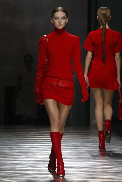 Louis Vuitton Dresses, Louis Vuitton Outfit, Louis Vuitton Dress, Red Outfit, Star Fashion, Runway Fashion, Paris Fashion Week, Marc Jacobs, High Fashion