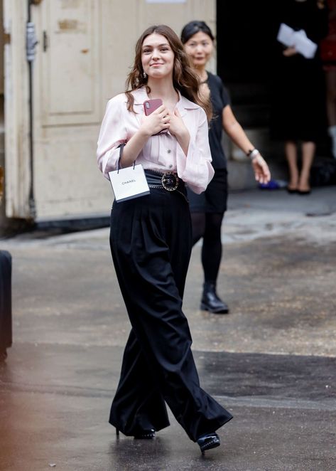 Anamaria Vartolomei - Paris Fashion Week - Chanel Anamaria Vartolomei, Paris Fashion Week Chanel, Paris Fashion, Paris Fashion Week, Red Carpet, Fashion Week, Chanel, Carpet, Actors