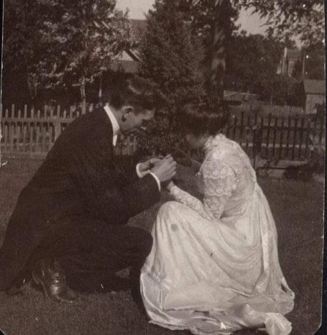 1900s Aesthetic, Exchanging Rings, Spooky Wedding, Old Fashioned Love, Victorian Aesthetic, Vintage Couples, Old Photography, Vintage Romance, My Funny Valentine