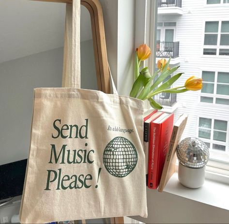 Aesthetic Downtown Girl, Aesthetic Downtown, Downtown Girl Aesthetic, Mac Demarco, Aesthetic Bag, Comfort Place, Bags Ideas, Tote Bag Aesthetic, Phoebe Bridgers