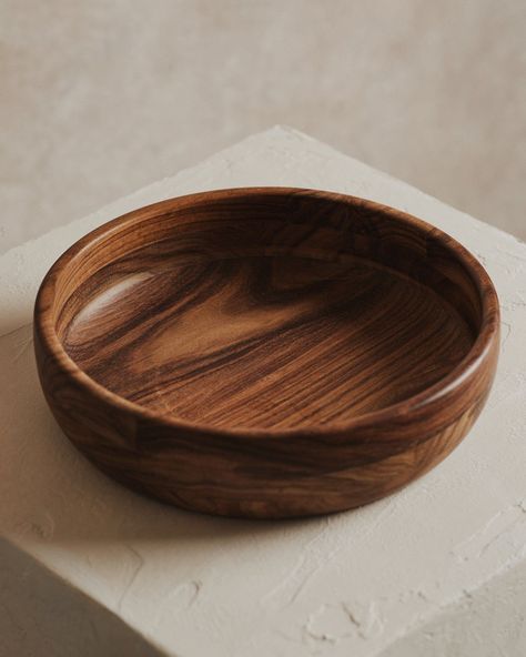 Cora Dark Wood Salad Bowl Sustainable Kitchen Design, Eco Friendly Cookware, Green Kitchen Decor, Independent Lifestyle, Coconut Bowls, Kitchen Innovation, Eco Kitchen, Wooden Salad Bowl, Wood Salad Bowls