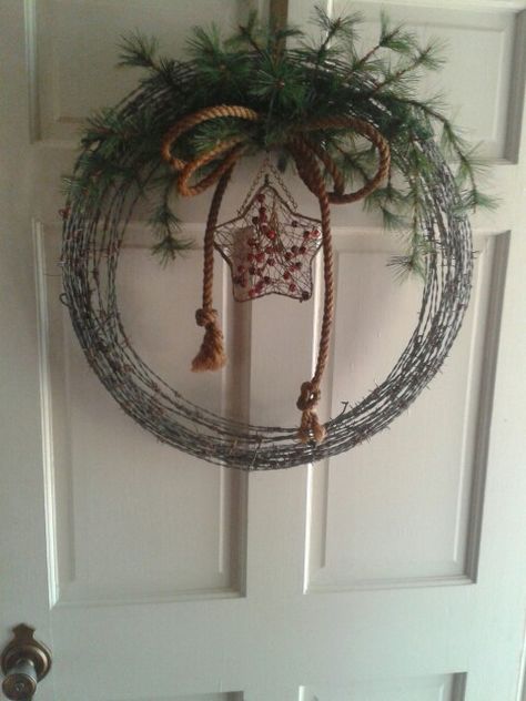 Barbed wire christmas wreath Wire Christmas Wreath, Barbed Wire Decor, Barbed Wire Wreath, Barb Wire Crafts, Western Christmas Decorations, Western Wreaths, Bed Spring Crafts, Cowboys Wreath, Barbed Wire Art