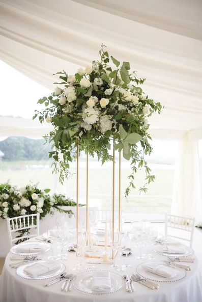 Elegant floral centerpeice Beautiful Wedding Centerpiece, Tall Wedding Centerpieces, Rustic Wedding Decorations, Geometric Vases, Wedding Floral Centerpieces, Tall Centerpieces, Centerpieces Wedding, Wedding Table Centerpieces, Flower Stands