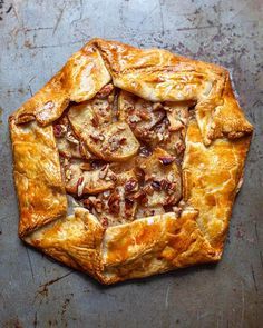 Rustic French Apple Tart Recipe, Pie Recipes With Premade Crust, Apple Gallette Recipe, Galette Apple, Gallete Recipe, Easy Apple Galette Recipe, Rustic Apple Galette, Apple Crostata Recipe, French Apple Tart Recipe