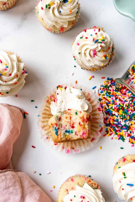 These Homemade Funfetti Cupcakes are perfect for birthdays, special occasions, or just because! These quick and easy cupcakes with their colorful sprinkles and fluffy texture are the perfect way to add a splash of joy to any day! Best Birthday Cupcakes, Homemade Funfetti Cupcakes, Fluffy Vanilla Cupcakes, Cupcakes Funfetti, Dairy Free Frosting, Funfetti Cupcakes, Golden Oreo, Vanilla Birthday Cake, Sprinkle Cupcakes