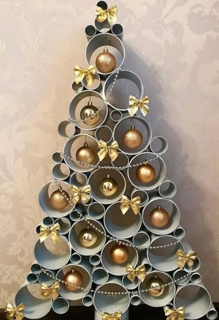 Alternative Christmas Trees, Green Holiday Decor, Recycled Christmas Decorations, Sustainable Christmas, Christmas Wreaths Diy Easy, Alternative Christmas, Alternative Christmas Tree, Diy Christmas Decorations Easy, Christmas Wreaths For Front Door