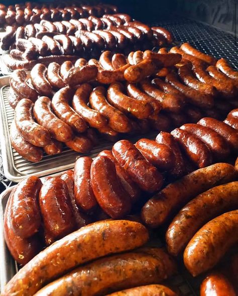 Sausage Aesthetic, Chorizo Argentino, Best Freeze Dried Food, Hot Dog Recipes, Fire Cooking, Freeze Drying Food, Lunch Recipes Healthy, Delicious Snacks Recipes, Cured Meats