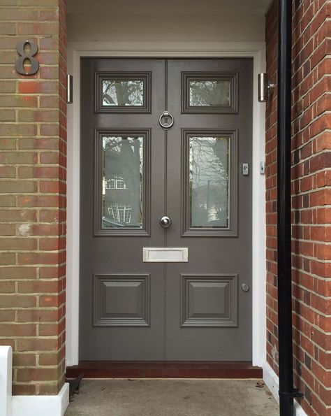 Double Front Door Ideas, Craftsman Style Front Doors, Traditional Entrance, Front Doors Uk, Victorian Front Doors, Garage Door Ideas, Oval Glass Front Door, Traditional Front Doors, Garage Door Types