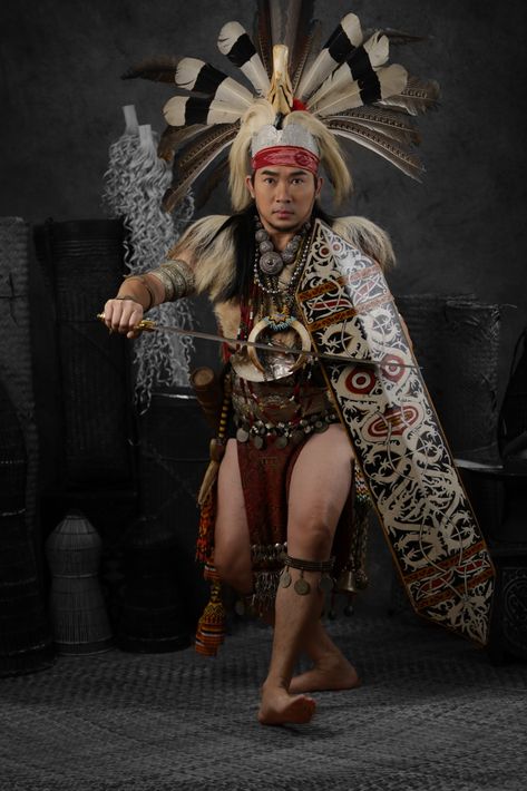 The Ibans or Sea Dayaks are a branch of the Dayak peoples on the island of Borneo in South East Asia. Dayak is a title given by the westerners to the local people of Borneo island. Dayak Borneo Design, Ngepan Iban, Malaysia People, Gawai Dayak, Iban Tattoo, Malaysia Art, Pua Kumbu, Borneo Island, Dayak Borneo