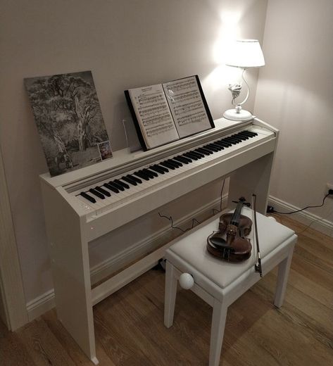 Casio Piano, Piano Living Rooms, Piano Girl, Piano Decor, Lofi Music, No One Understands, Piano Room, Music Motivation, Piano Keyboard